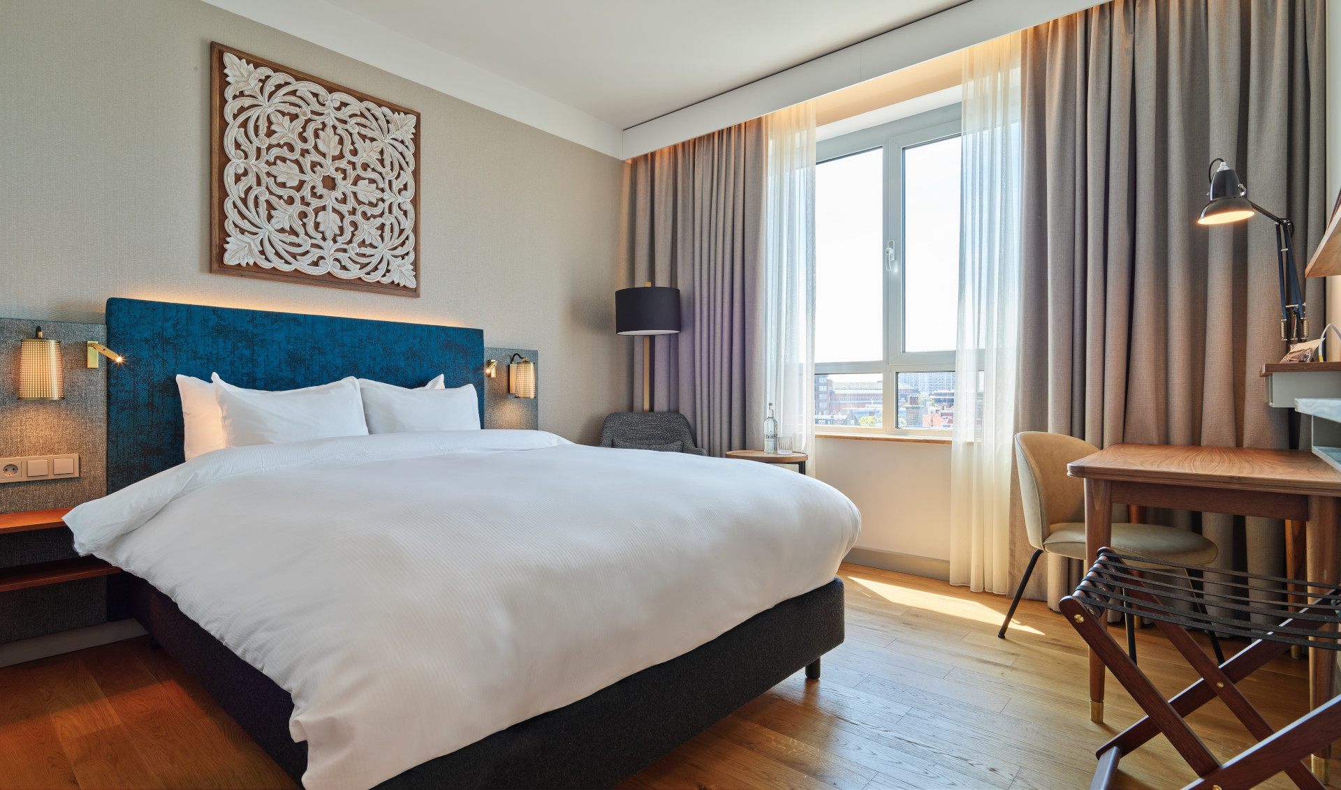 Elegant Premium room with queen bed, workspace, and fresh air balcony at voco The Hague.