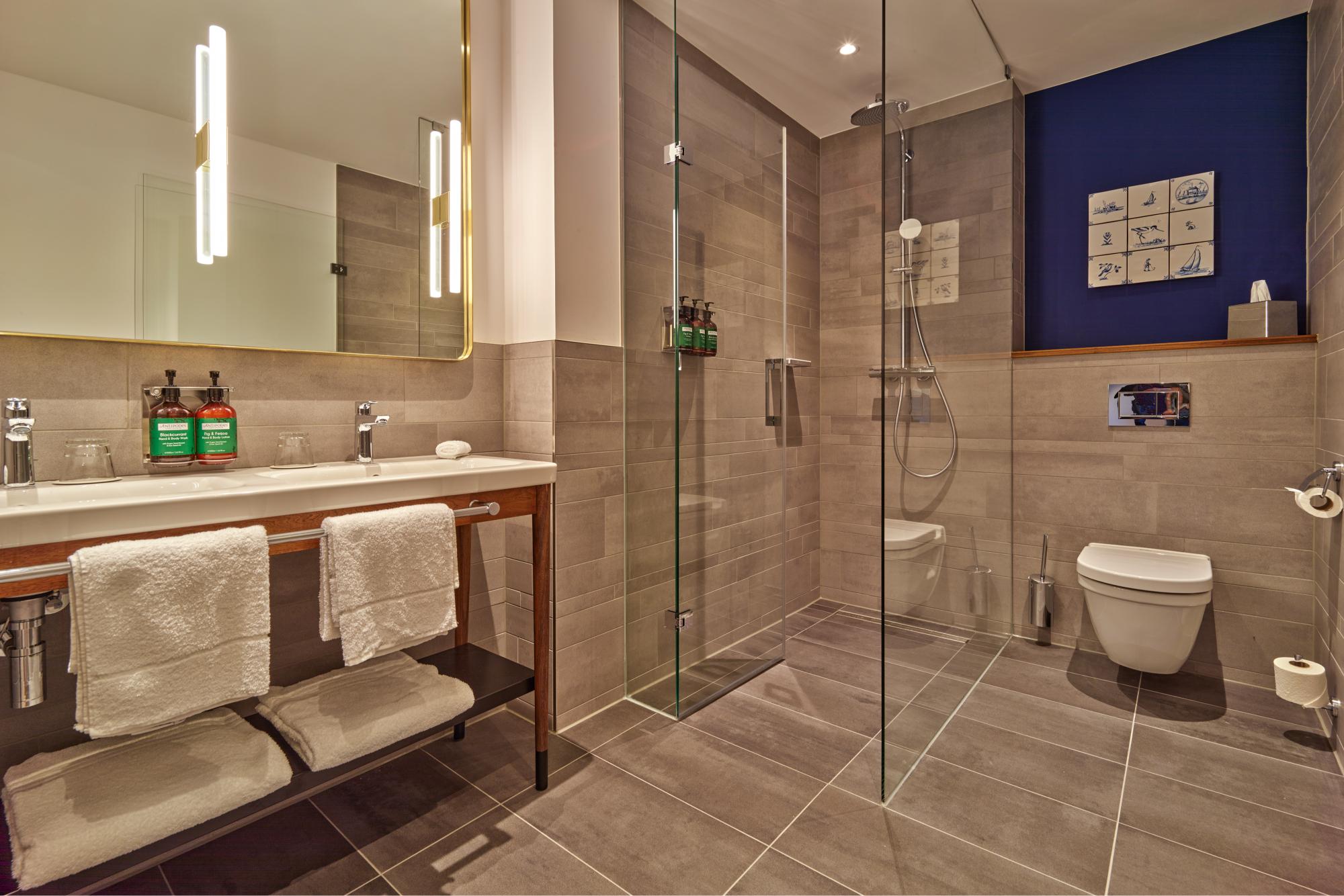 Bathroom Kneuterdijk Suite in voco The Hague