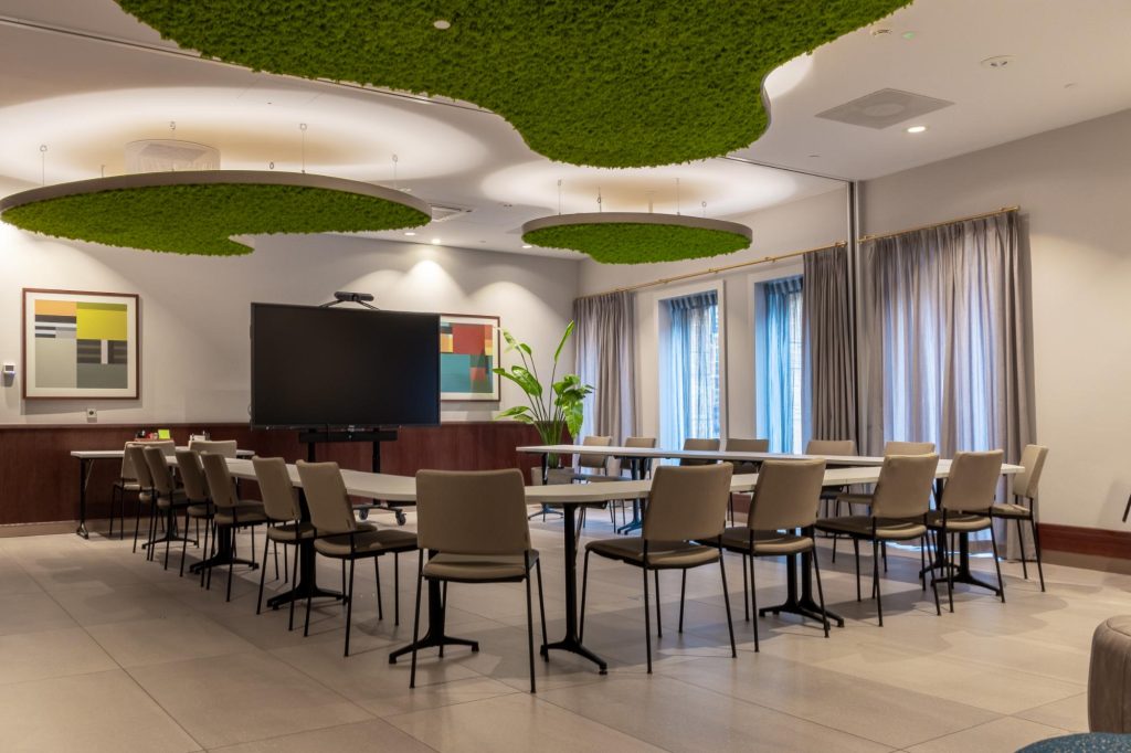 De Reiger room in U-shaped setup for business meetings at voco The Hague