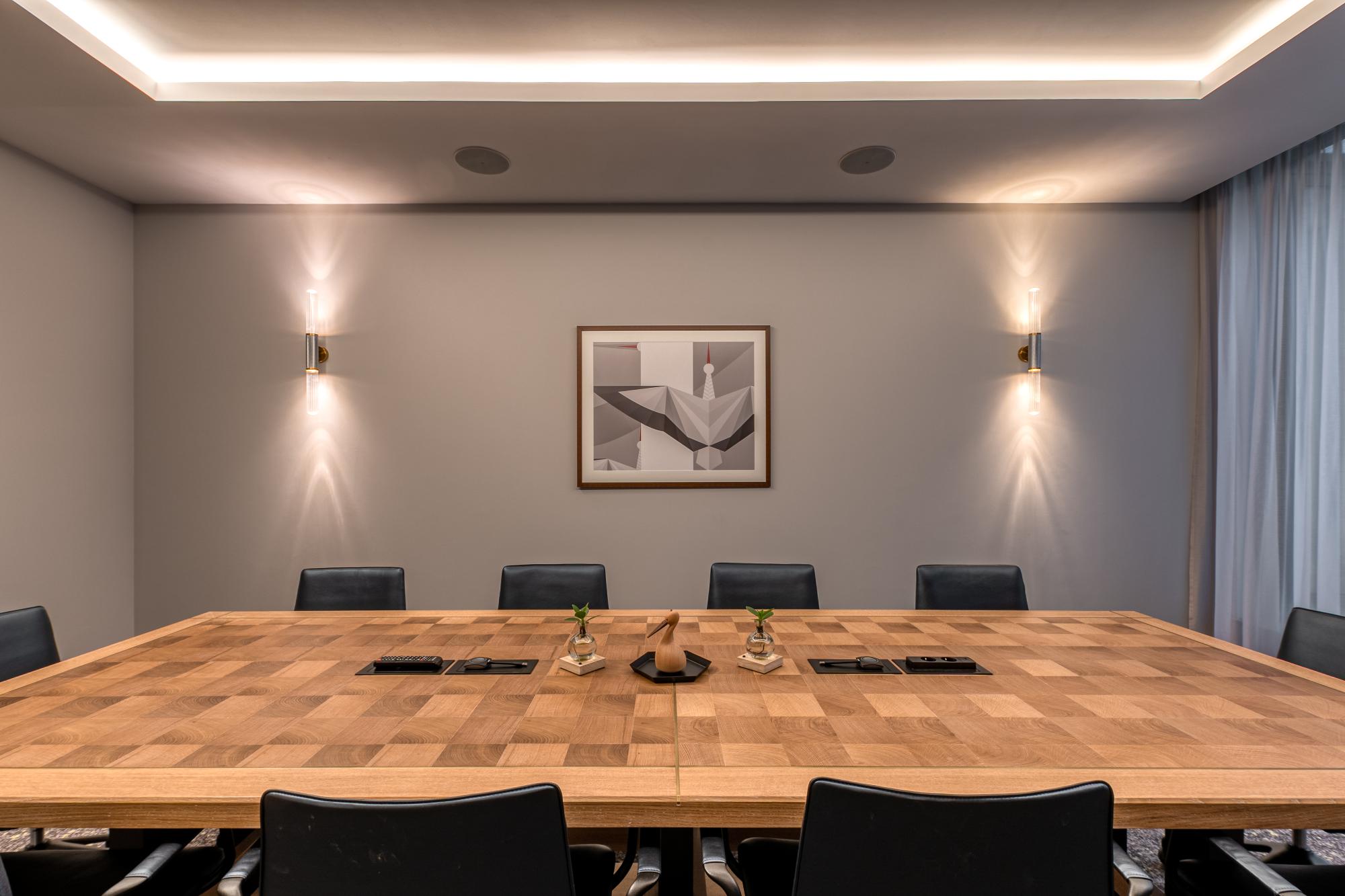 Close-up of large wooden boardroom table in Ooievaar room at voco The Hague