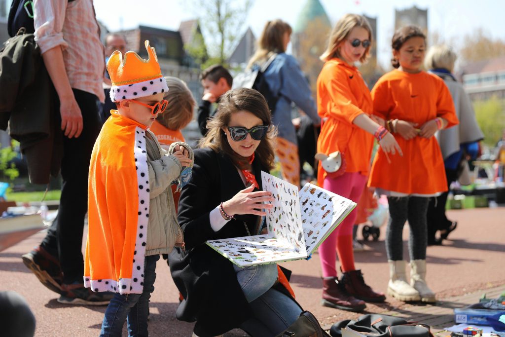 Kid-friendly King’s Day activities in The Hague with families enjoying markets, games and music during the orange celebrations.